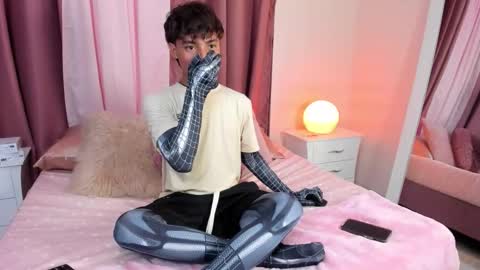 Snapshot of honeymoon_sariel chatting on 10.31.25 honeymoon_sariel online show from 10.31.25