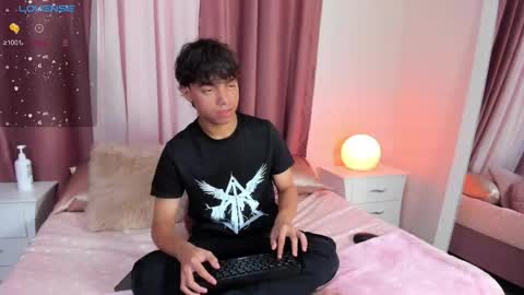 Snapshot of honeymoon_sariel chatting on 11.03.25 honeymoon_sariel online show from 11.03.25