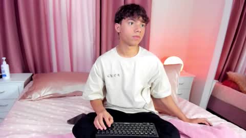 Snapshot of honeymoon_sariel chatting on 11.09.25 honeymoon_sariel online show from 11.09.25