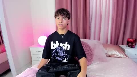 Snapshot of honeymoon_sariel chatting on 11.13.25 honeymoon_sariel online show from 11.13.25