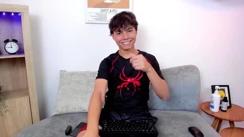 Snapshot of honeymoon_sariel chatting on 11.18.25 honeymoon_sariel online show from 11.18.25