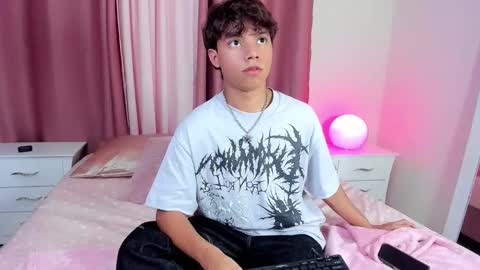 Snapshot of honeymoon_sariel chatting on 11.19.25 honeymoon_sariel online show from 11.19.25