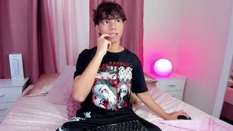 Snapshot of honeymoon_sariel chatting on 11.24.25 honeymoon_sariel online show from 11.24.25