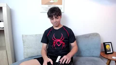 Snapshot of honeymoon_sariel chatting on 11.27.25 honeymoon_sariel online show from 11.27.25