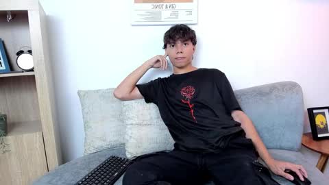 Snapshot of honeymoon_sariel chatting on 11.28.25 honeymoon_sariel online show from 11.28.25