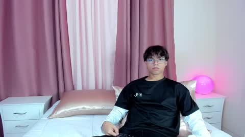 Snapshot of honeymoon_sariel chatting on 12.01.25 honeymoon_sariel online show from 12.01.25