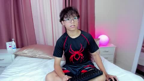 Snapshot of honeymoon_sariel chatting on 12.13.25 honeymoon_sariel online show from 12.13.25