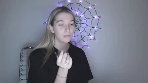 honeyveil online show from 11.06.25