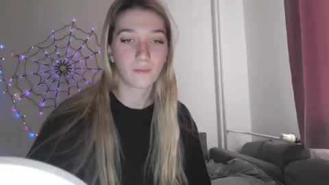 honeyveil online show from 11.25.25