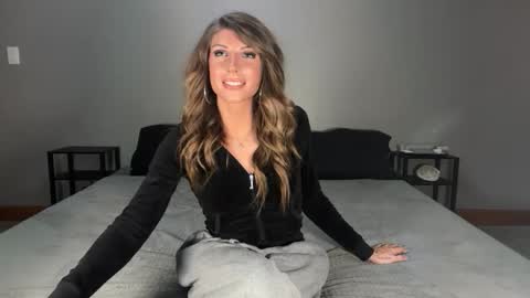 Snapshot of honeyvelourts chatting on 02.14.26 HoneyVelourTS online show from 02.14.26