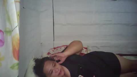 Snapshot of honeyvonz chatting on 12.17.25 Merry online show from 12.17.25