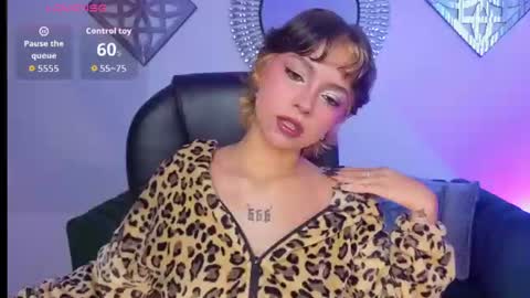 Snapshot of honeyy_taylor chatting on 07.14.26 honeyy_taylor online show from 07.14.26