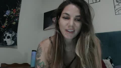 Snapshot of hoodhippy chatting on 10.26.25 HoodHippy online show from 10.26.25