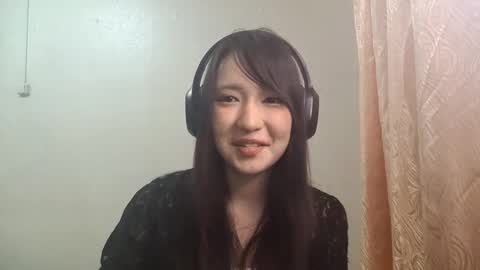 Snapshot of hopebrownle chatting on 12.04.25 Ha-yoon online show from 12.04.25