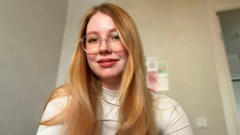 Snapshot of horney_audrey chatting on 04.21.26 Audrey online show from 04.21.26