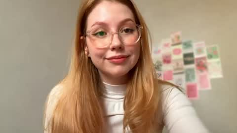 Snapshot of horney_audrey chatting on 04.21.26 Audrey online show from 04.21.26