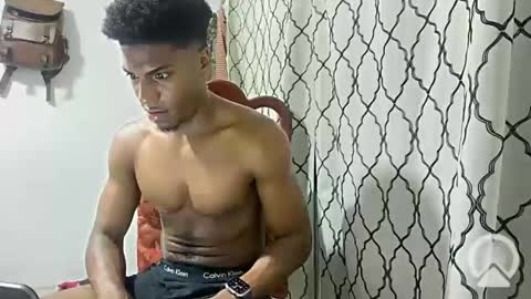 Snapshot of horneyguy2399 chatting on 01.21.25 sugarbaby online show from 01.21.25