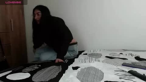 hornienextdoor online show from 11.12.25