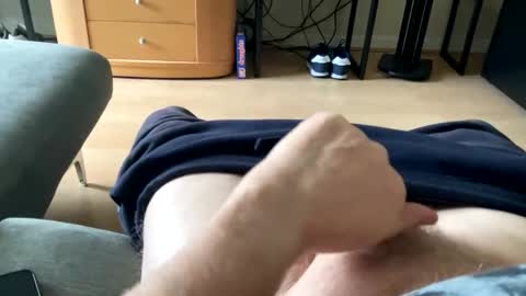 Snapshot of horny_147 chatting on 09.23.25 Cum suck Me off online show from 09.23.25