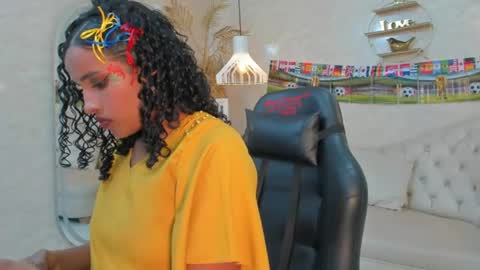 Snapshot of horny_curlss chatting on 06.18.26 Horny Curls online show from 06.18.26