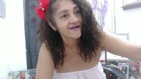 Snapshot of horny_mommy17 chatting on 12.27.24 armina online show from 12.27.24
