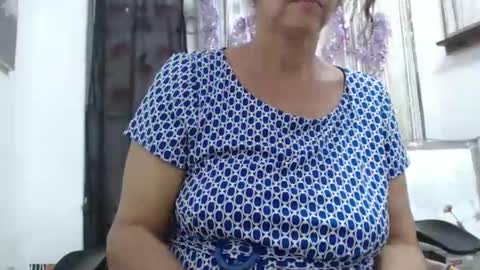 Snapshot of horny_mommy17 chatting on 12.27.24 armina online show from 12.27.24