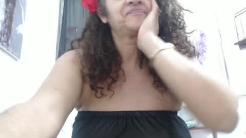 Snapshot of horny_mommy17 chatting on 01.02.25 armina online show from 01.02.25