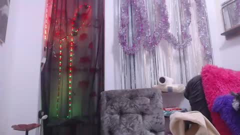 Snapshot of horny_mommy17 chatting on 03.11.25 armina online show from 03.11.25