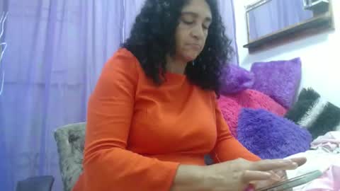 Snapshot of horny_mommy17 chatting on 10.07.25 armina online show from 10.07.25