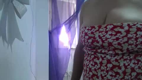 Snapshot of horny_mommy17 chatting on 10.13.25 armina online show from 10.13.25