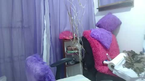 Snapshot of horny_mommy17 chatting on 11.01.25 armina online show from 11.01.25