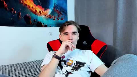 Snapshot of horny_yo chatting on 02.11.25 Max online show from 02.11.25