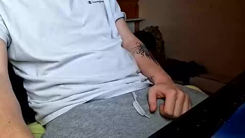 Snapshot of hornyandopenminded chatting on 11.17.25 hornyandopenminded online show from 11.17.25