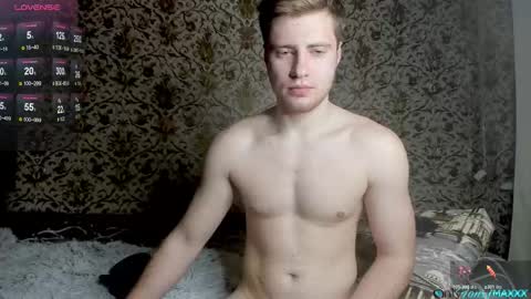 Snapshot of hornyblondieboyy chatting on 12.18.25 Max online show from 12.18.25