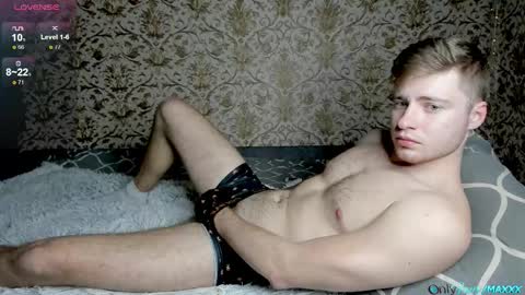 Snapshot of hornyblondieboyy chatting on 01.10.26 Max online show from 01.10.26