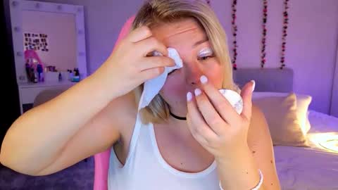 Snapshot of hornycakee chatting on 11.12.25 HornyCakee online show from 11.12.25