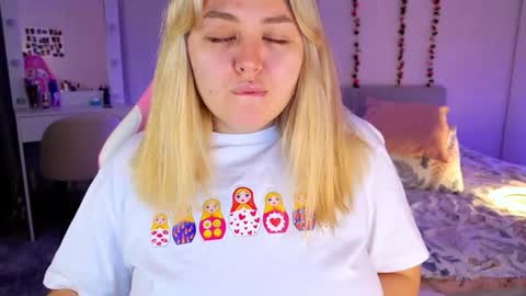 Snapshot of hornycakee chatting on 11.19.25 HornyCakee online show from 11.19.25