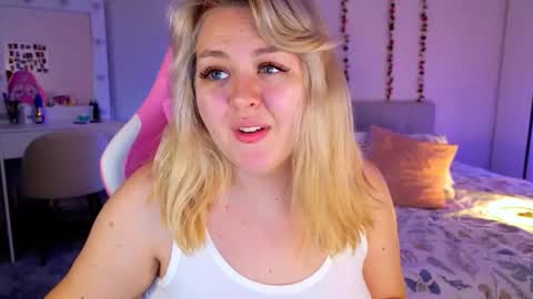 Snapshot of hornycakee chatting on 11.23.25 HornyCakee online show from 11.23.25