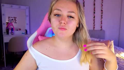 Snapshot of hornycakee chatting on 11.29.25 HornyCakee online show from 11.29.25