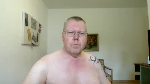 Snapshot of hornydick874303 chatting on 10.12.25 Meikelmeier online show from 10.12.25