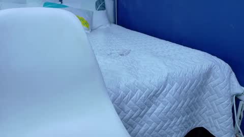 Snapshot of hornylittledaughter chatting on 02.14.25 Ambar online show from 02.14.25