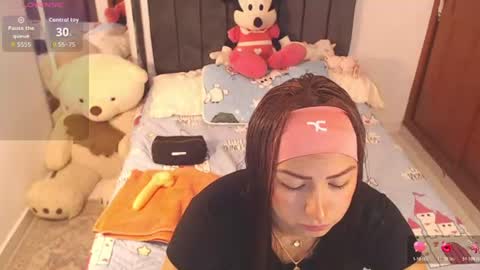 Snapshot of hornymillf_ chatting on 06.18.26 C I A R A online show from 06.18.26