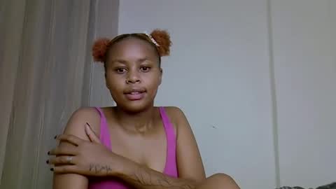 Snapshot of hornymolla chatting on 02.26.26 Sanny online show from 02.26.26