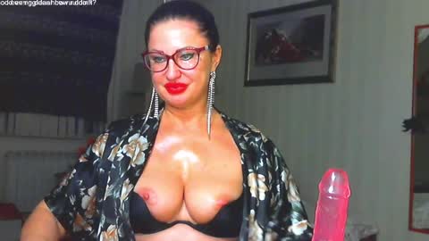 Snapshot of hornymommy69_ chatting on 02.21.25 Monica online show from 02.21.25