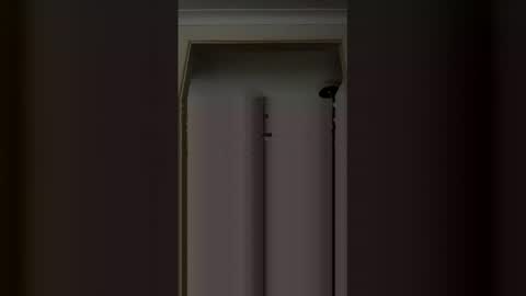 Snapshot of hornyonelooking1 chatting on 12.15.25 hornyonelooking1 online show from 12.15.25