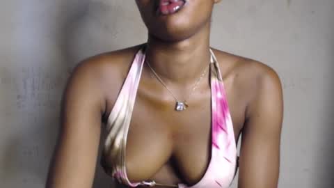 Snapshot of hornyslut_xx chatting on 06.02.26 Bella online show from 06.02.26