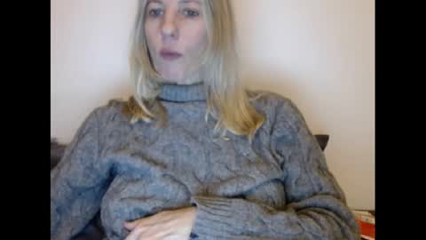 Snapshot of hornyssima chatting on 12.14.24 Hornyssima online show from 12.14.24