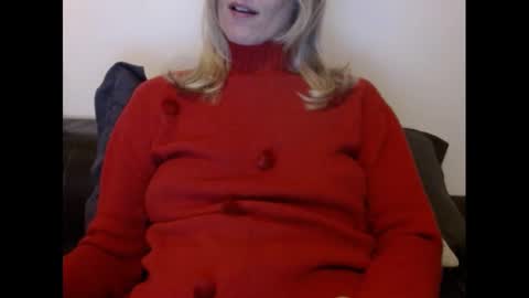 Snapshot of hornyssima chatting on 01.01.25 Hornyssima online show from 01.01.25