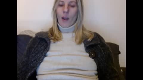 Snapshot of hornyssima chatting on 01.18.25 Hornyssima online show from 01.18.25