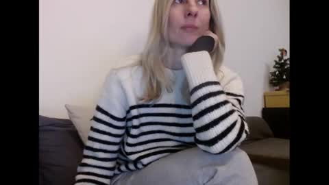 Snapshot of hornyssima chatting on 02.16.25 Hornyssima online show from 02.16.25